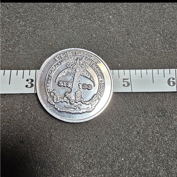 Sts-133 Discovery Space Shuttle Ssilver Tone Commemorative Token Coin Medal - Picture 8 of 9